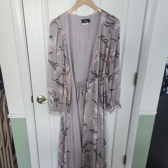 Lulu's Floral Chiffon Wrap Dress Size Large- Lavendar and Gray - Picture 2 of 9